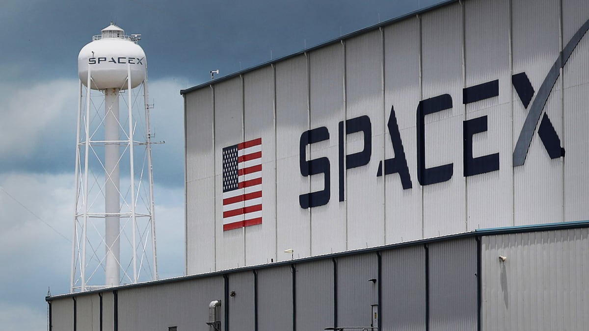 Elon Musk NASA Delays Work on Elon Musk's SpaceX Lunar Landing System thumbnail
