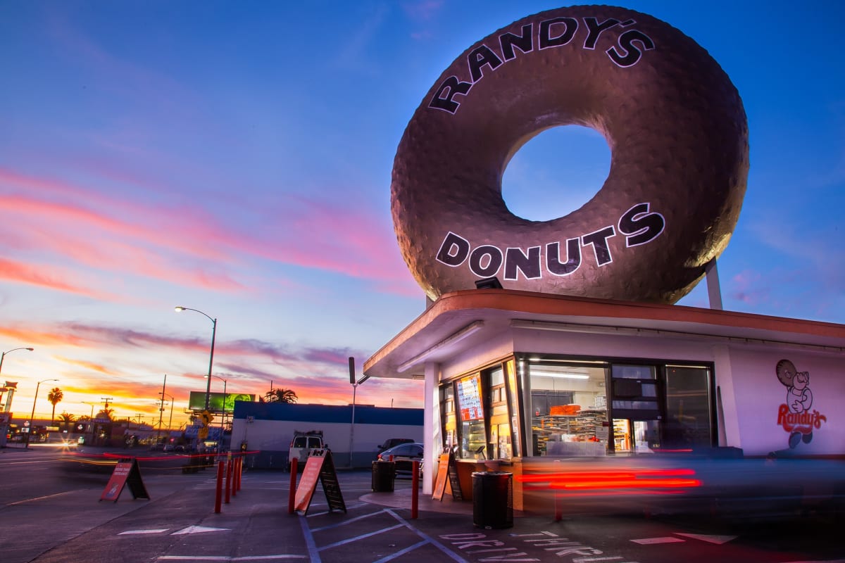 Iconic Donut Giant Expanding to Vegas thumbnail