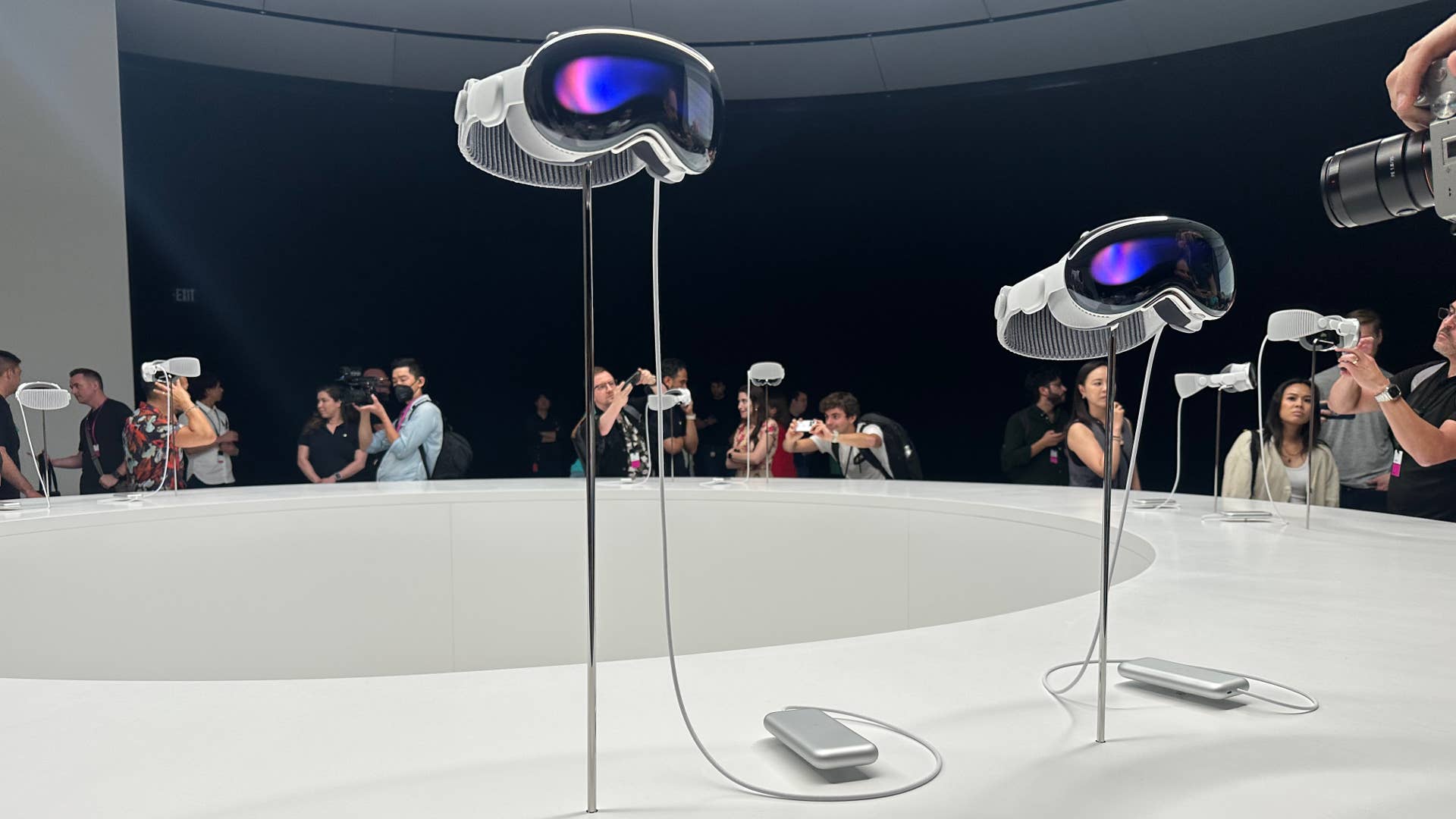 Apple Vision Pro Hands-On: A First Look at the Spatial Computing ...