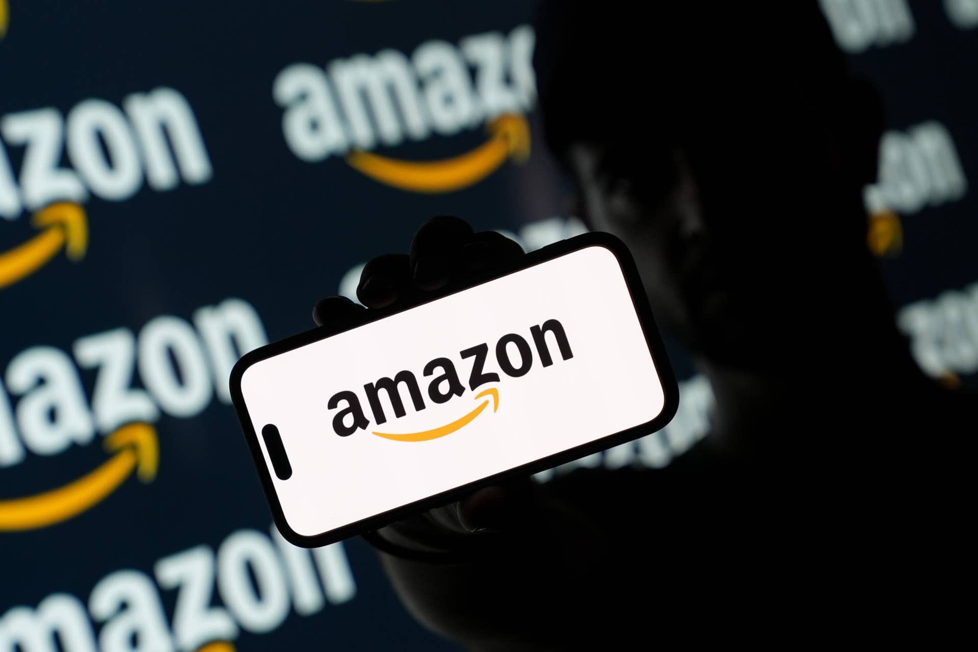 Amazon has a 2-in-1 laptop and tablet with built-in AI features for 42% off