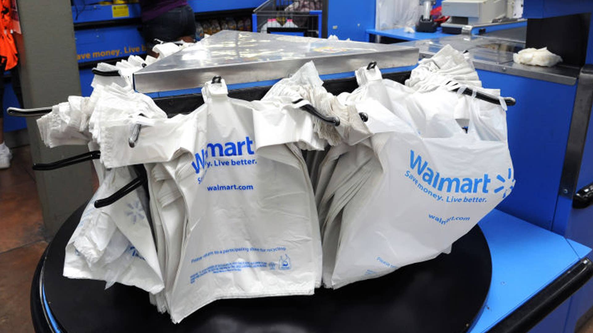 Walmart is selling a $600 6-piece luggage set for $115 - TheStreet