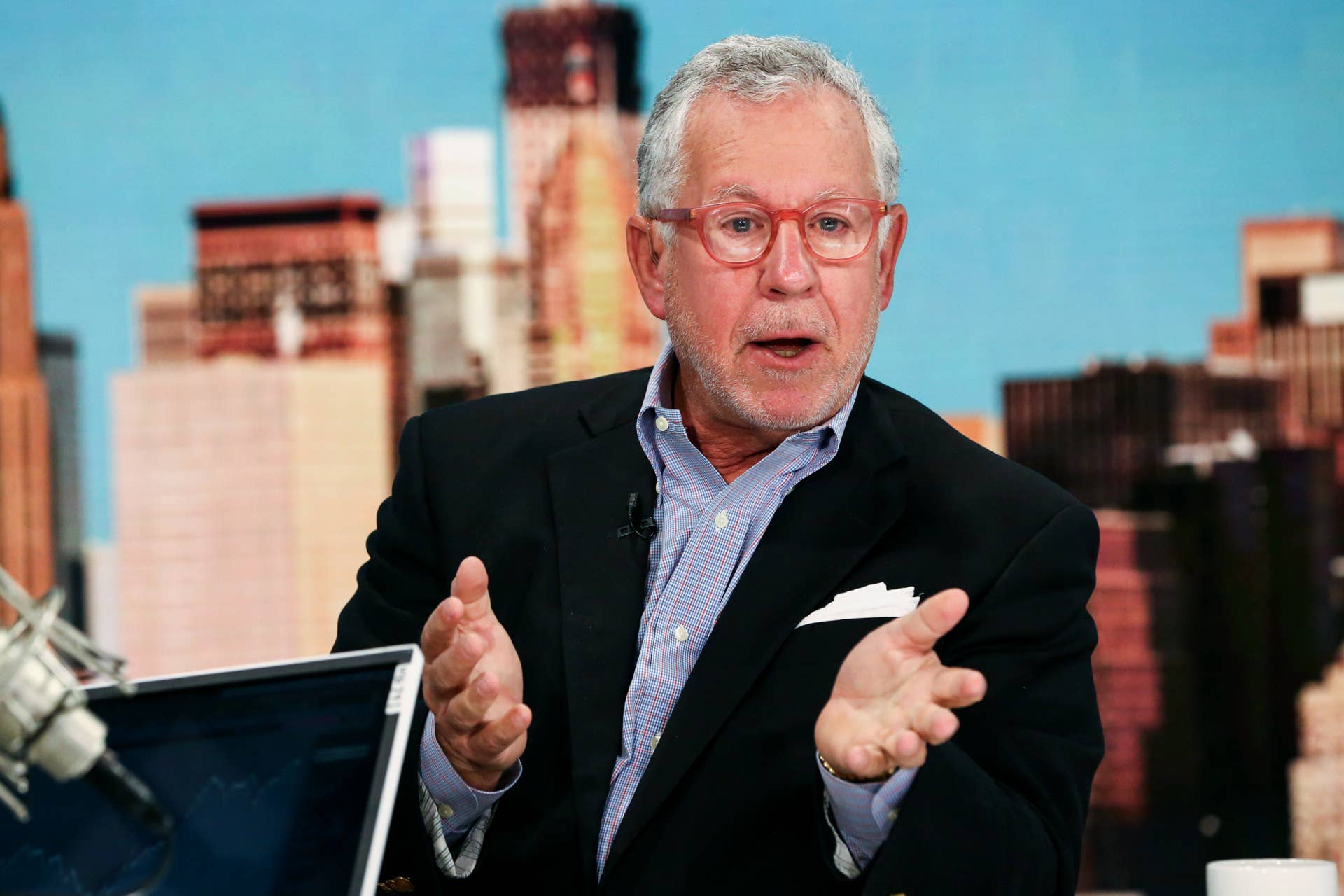 Veteran fund manager delivers blunt warning on stocks - TheStreet