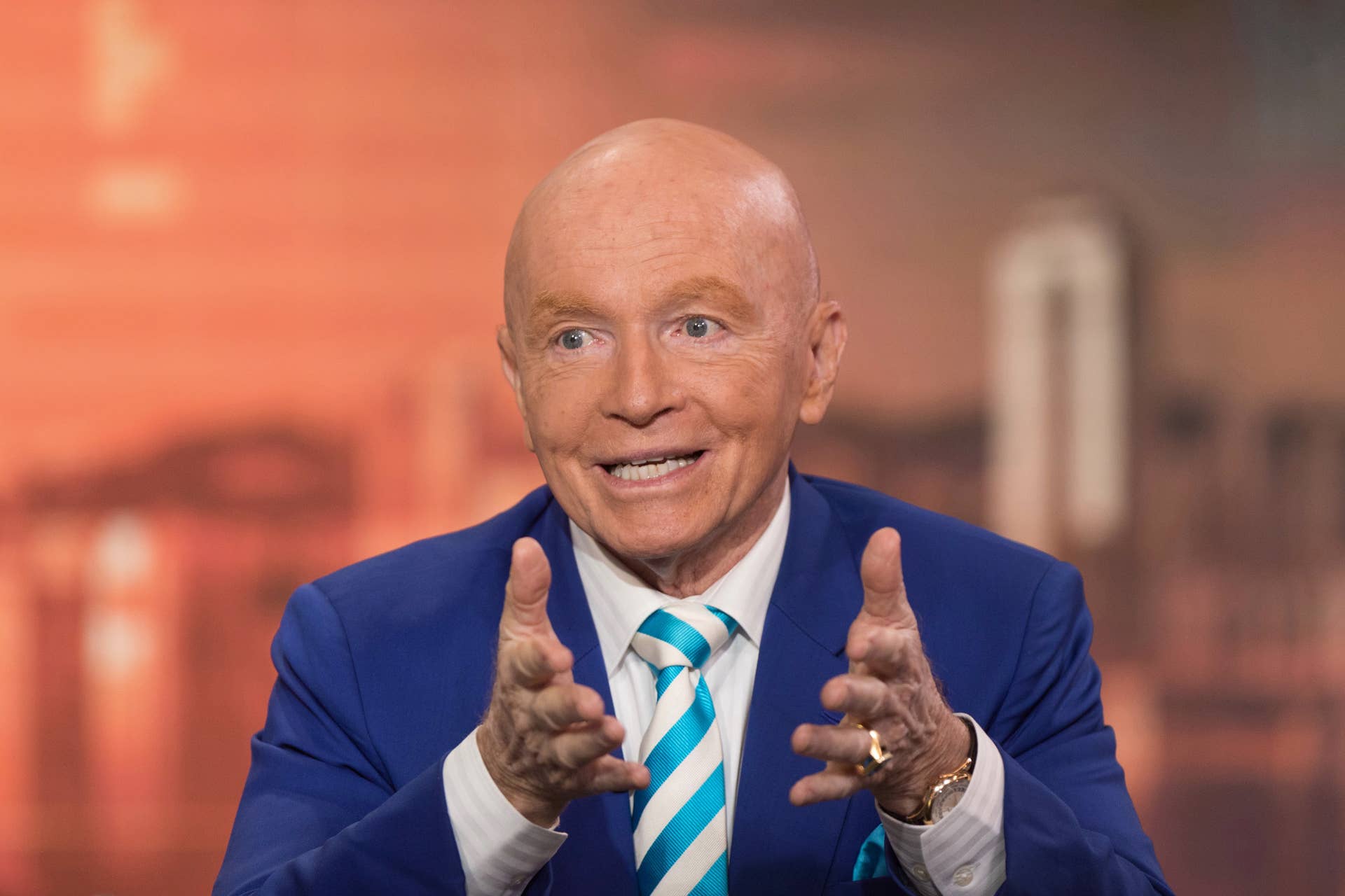 Iconic fund manager sends shocking 3-word message on stocks - TheStreet