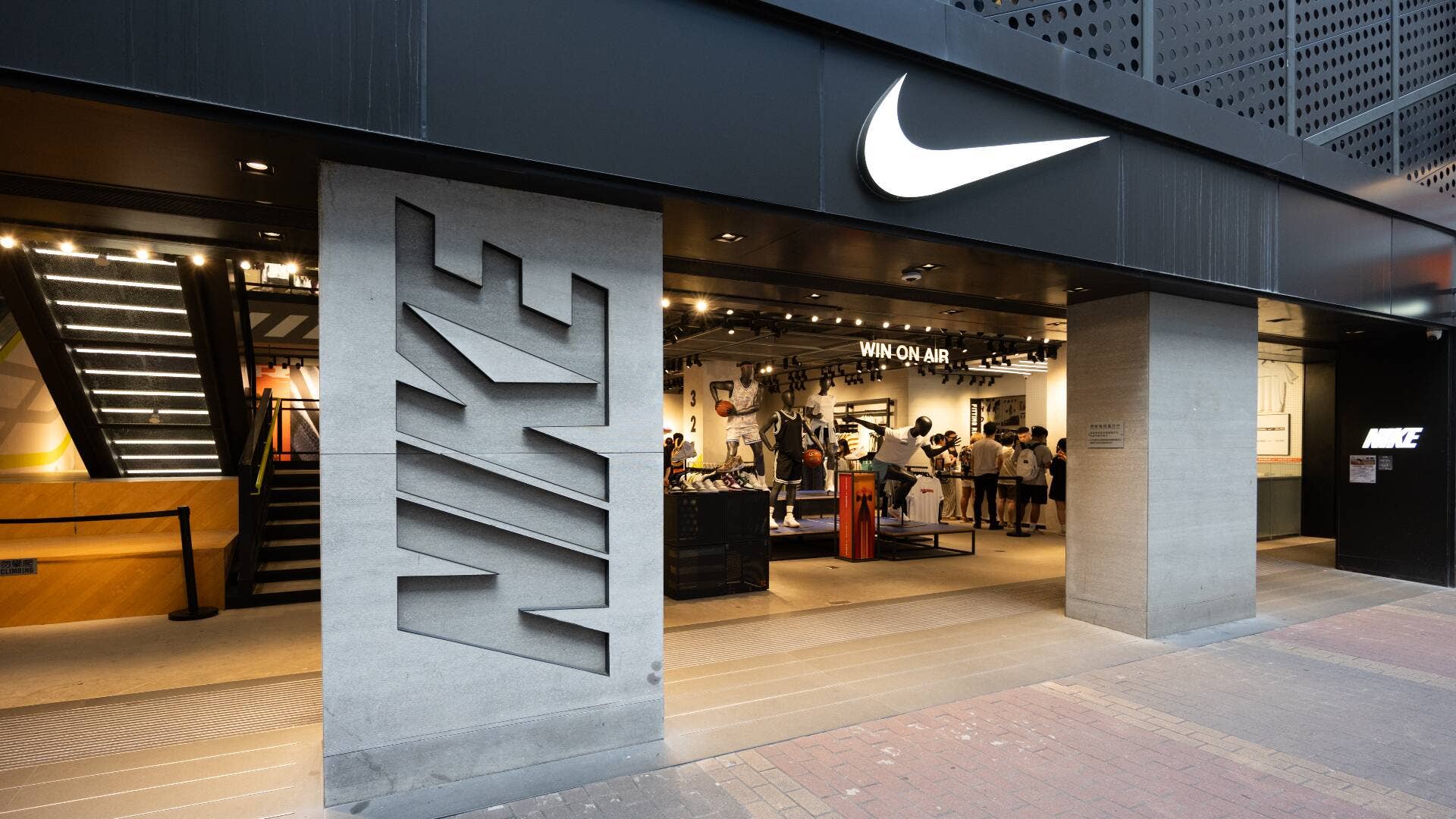 nike backpack store KC Current Logo while the ventilated bottom pocket can be used for shoe storage or as a wet/dry compartment Bay FC Nike Brasilia Navy