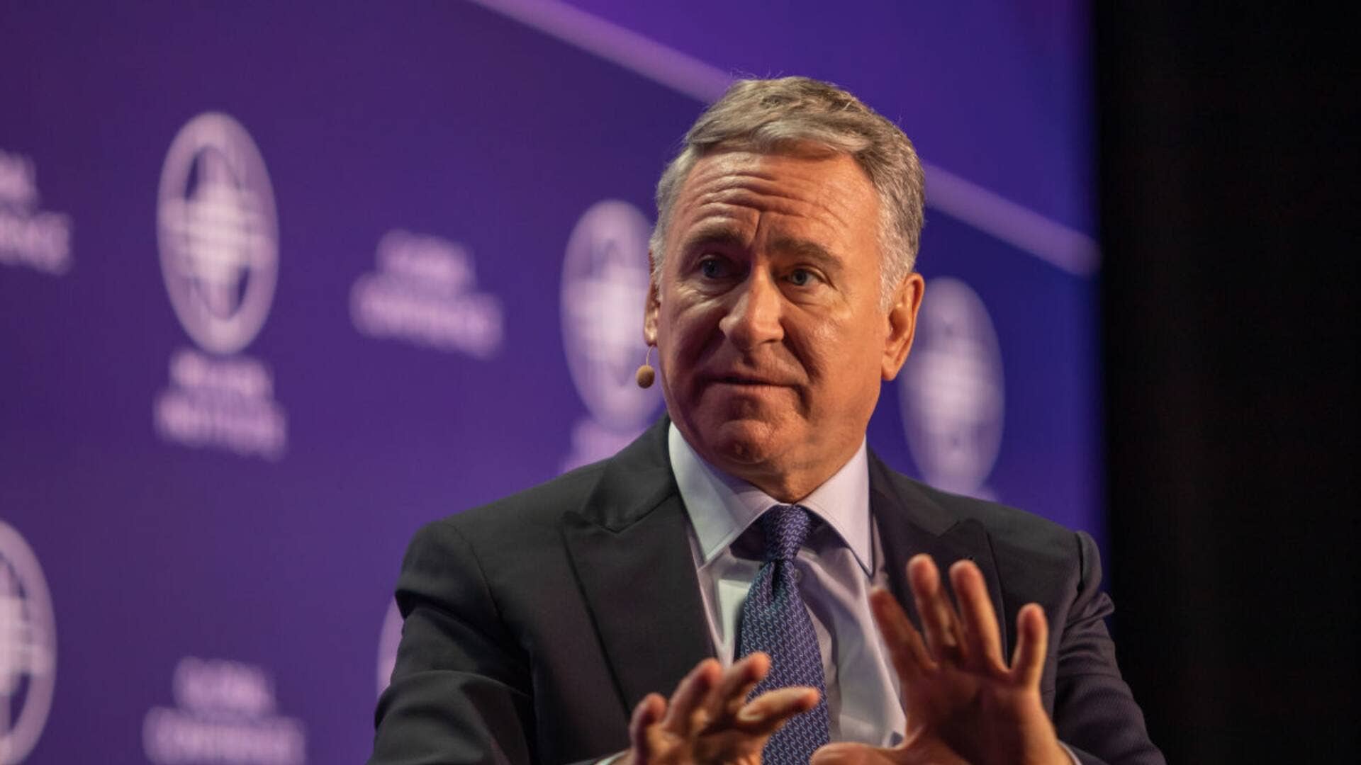 Billionaire fund manager, skeptical of AI, backs shocking stock - TheStreet