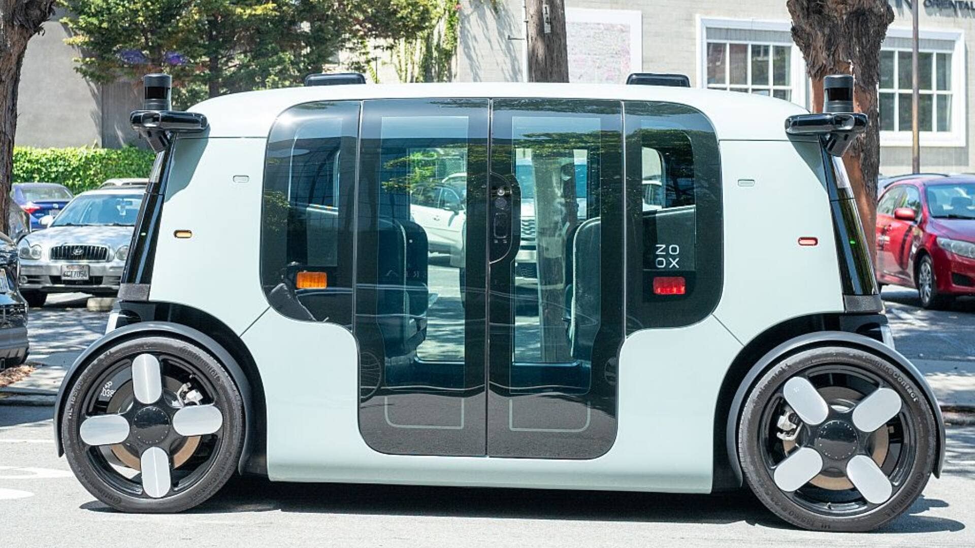 Robitaxti Rumer's Amazon aims to crush Elon Musk's Robotaxi - TheStreet