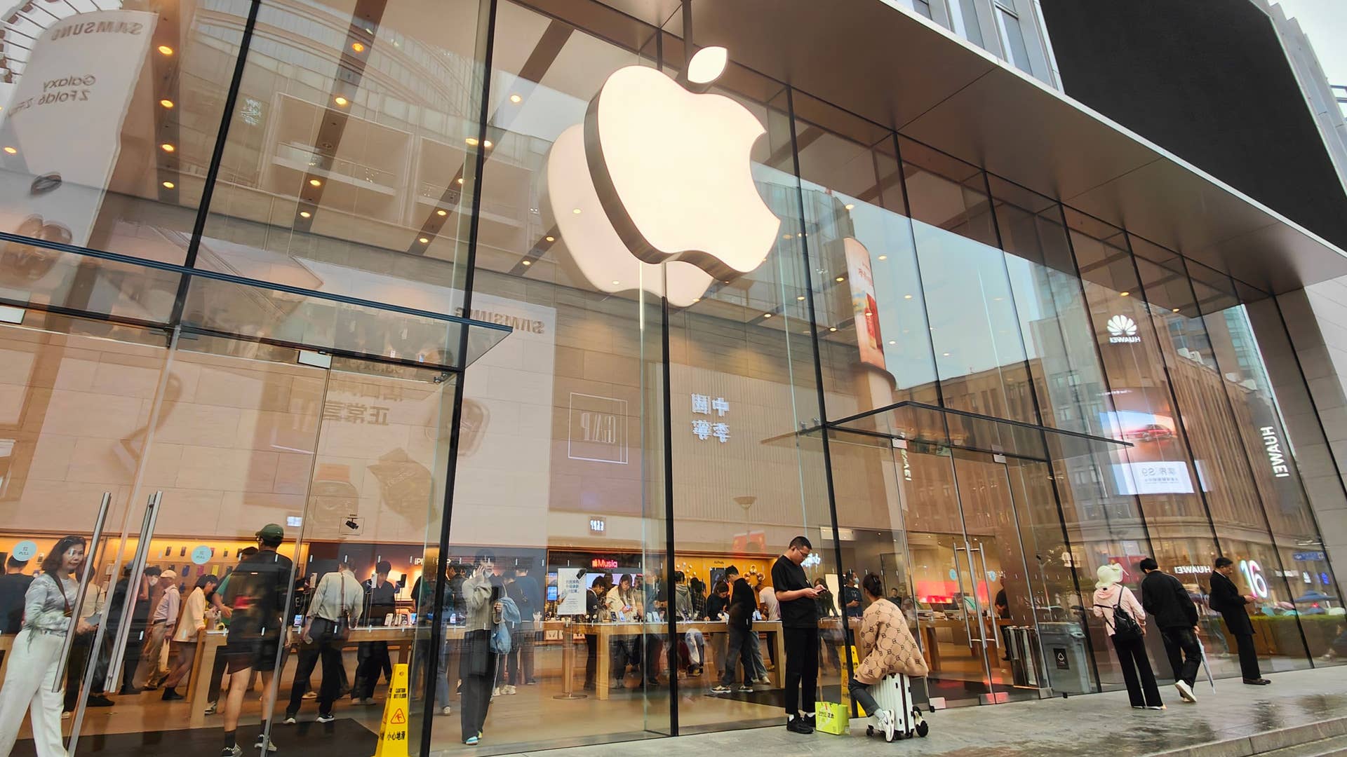 Apple announces major store closures and openings worldwide - TheStreet