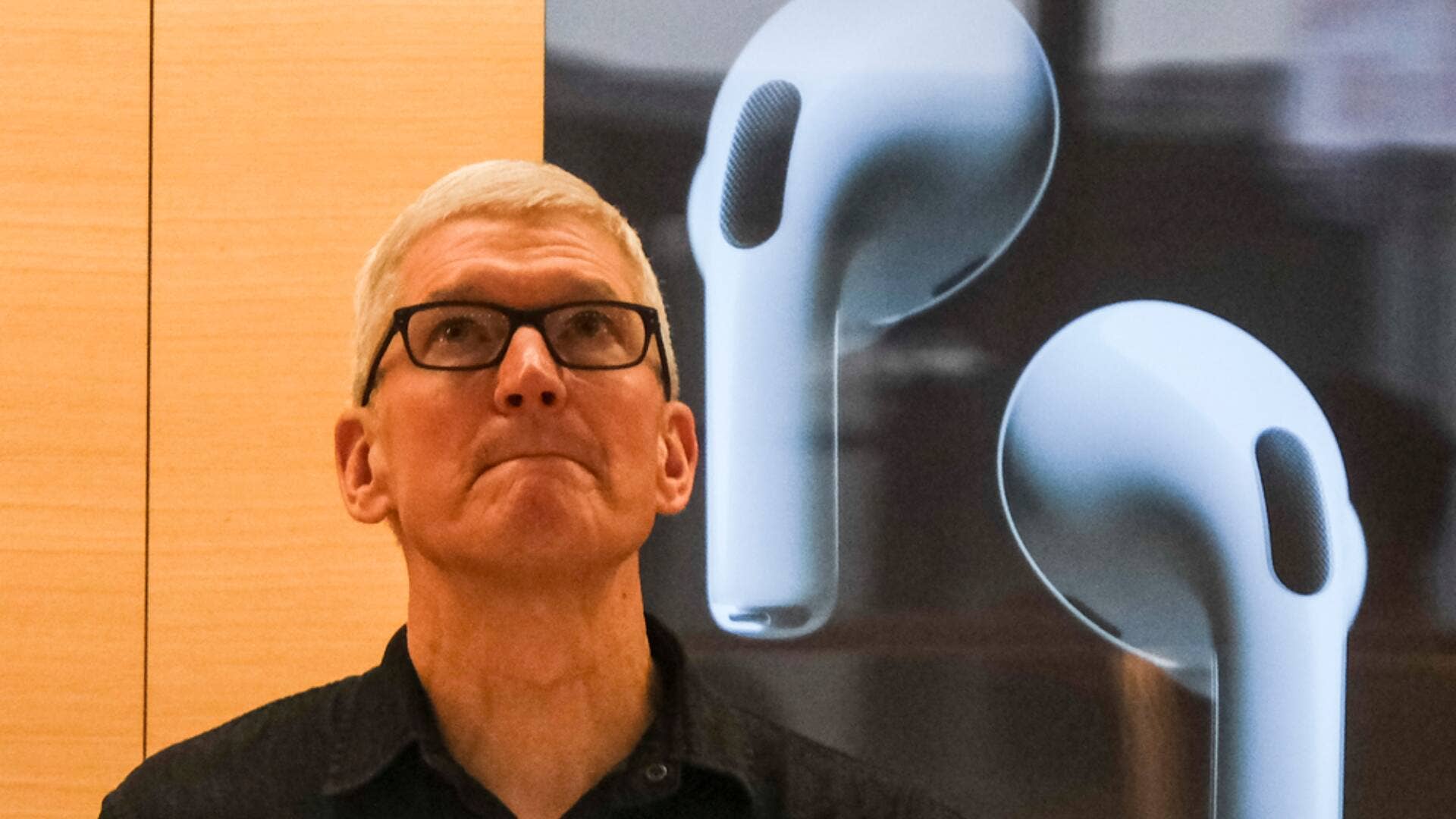Veteran tech analyst drops unexpected verdict on Apple stock - TheStreet