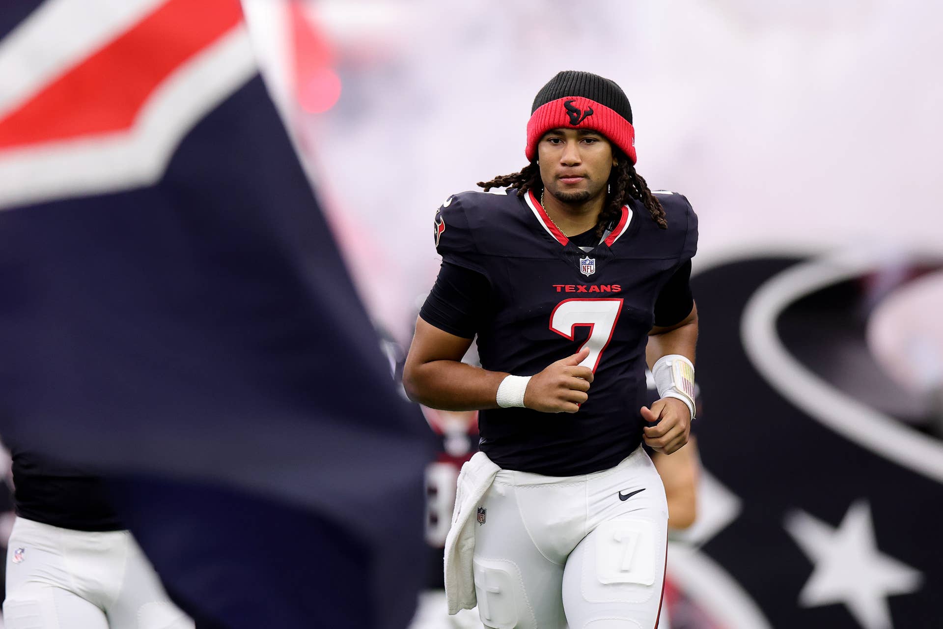 NFL starting quarterback salaries 2025: Who makes the most? - TheStreet