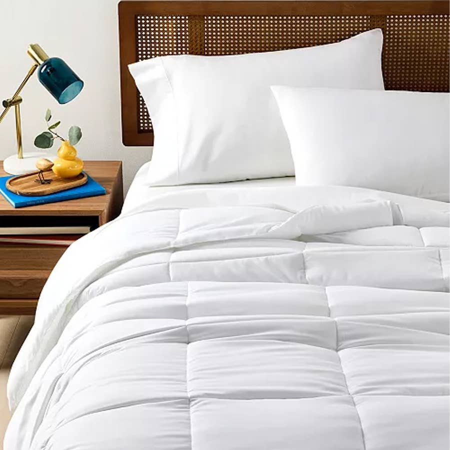 The comforter main image 1