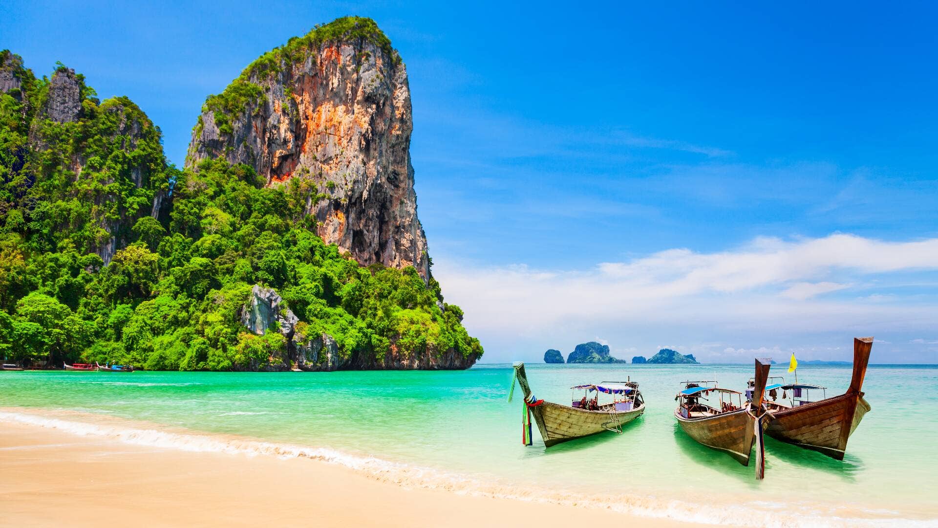 Four travel agencies shut down over suspected fraud