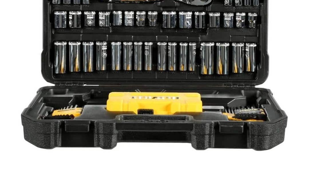 مجموعة أدوات DeWalt من Amazon معروضة للبيع مقابل 64 دولارًا لـ Prime Day وهي “تغير قواعد اللعبة” لمشاريع DIY