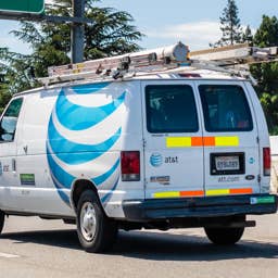 AT&amp;T expands promises to customers as it trails rivals