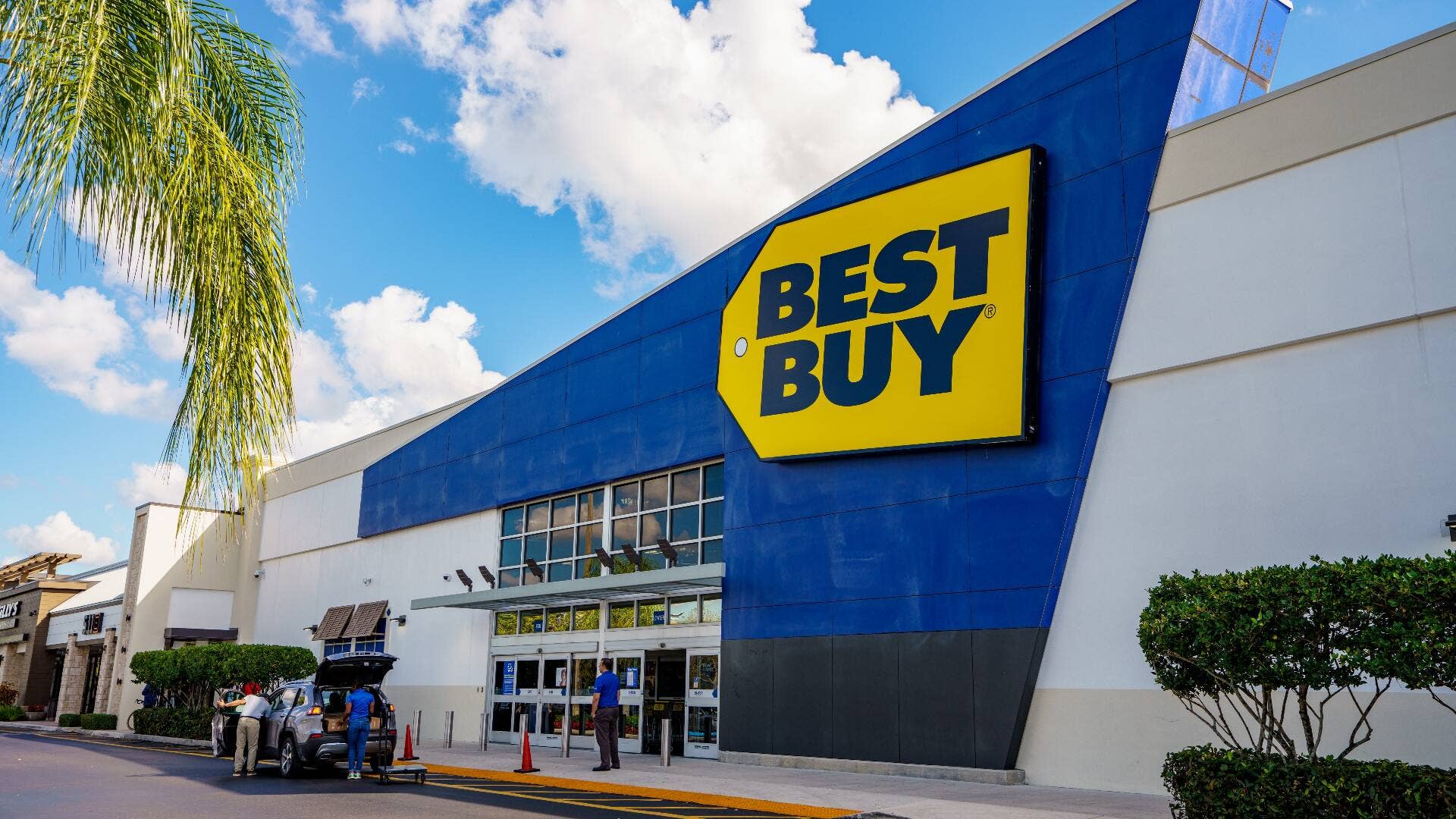 Tech retailer announces new stores for the first time in a decade ...