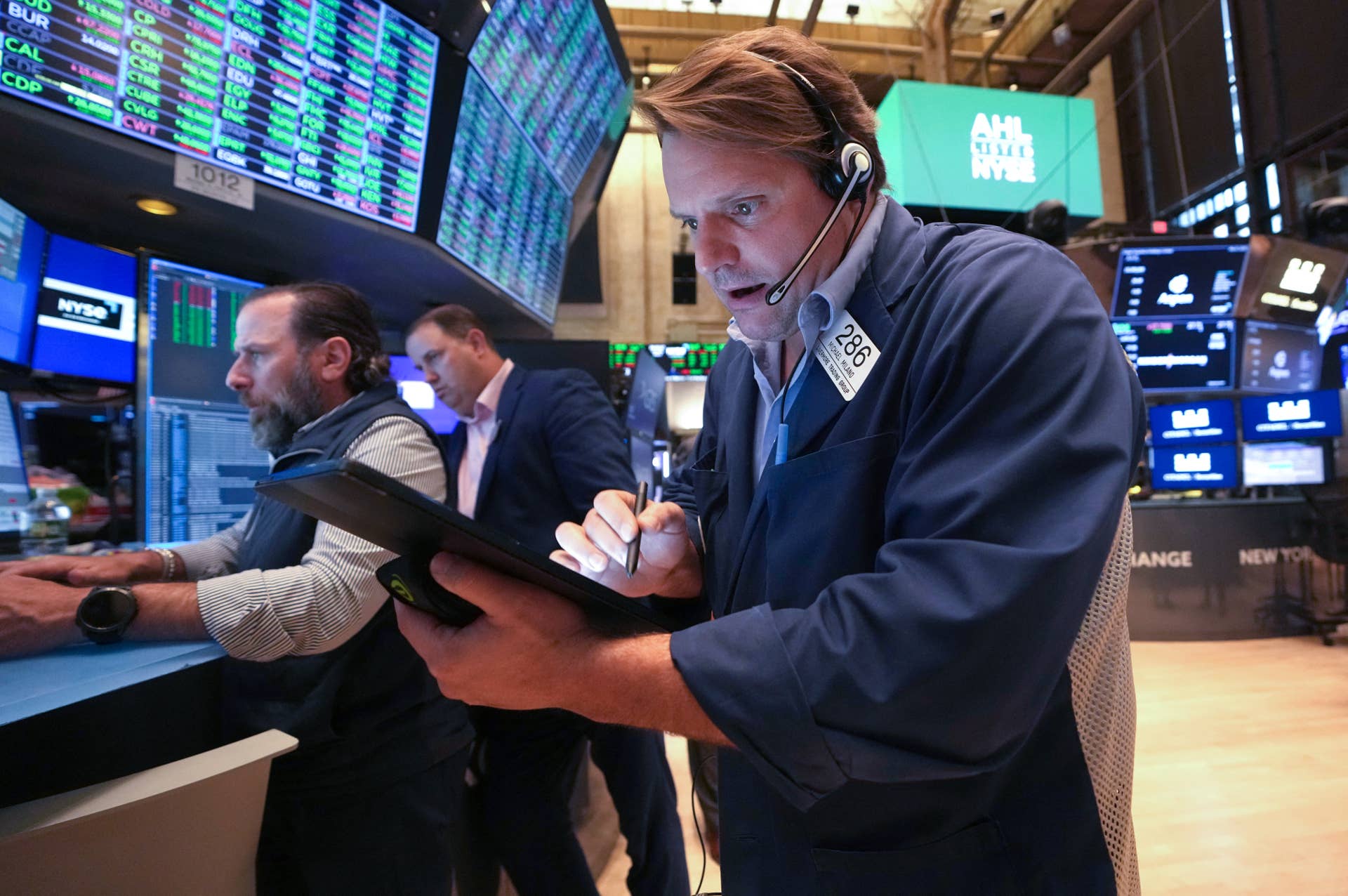 Veteran analyst makes jaw-dropping call on Tesla stock - TheStreet