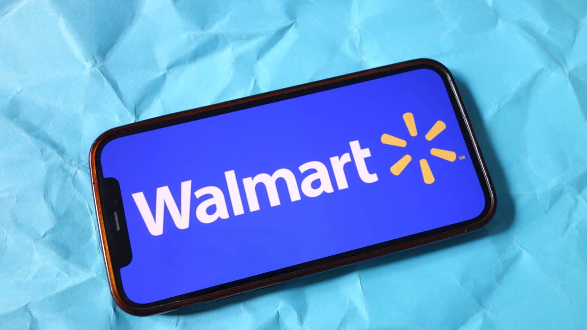 Walmart's expensive 2-in-1 touchscreen laptop is 64% off