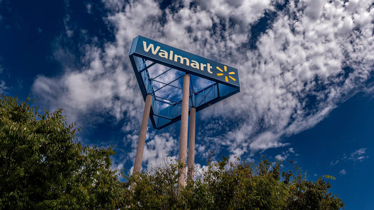 Walmart's $675 6-person wicker patio set is on sale for $299