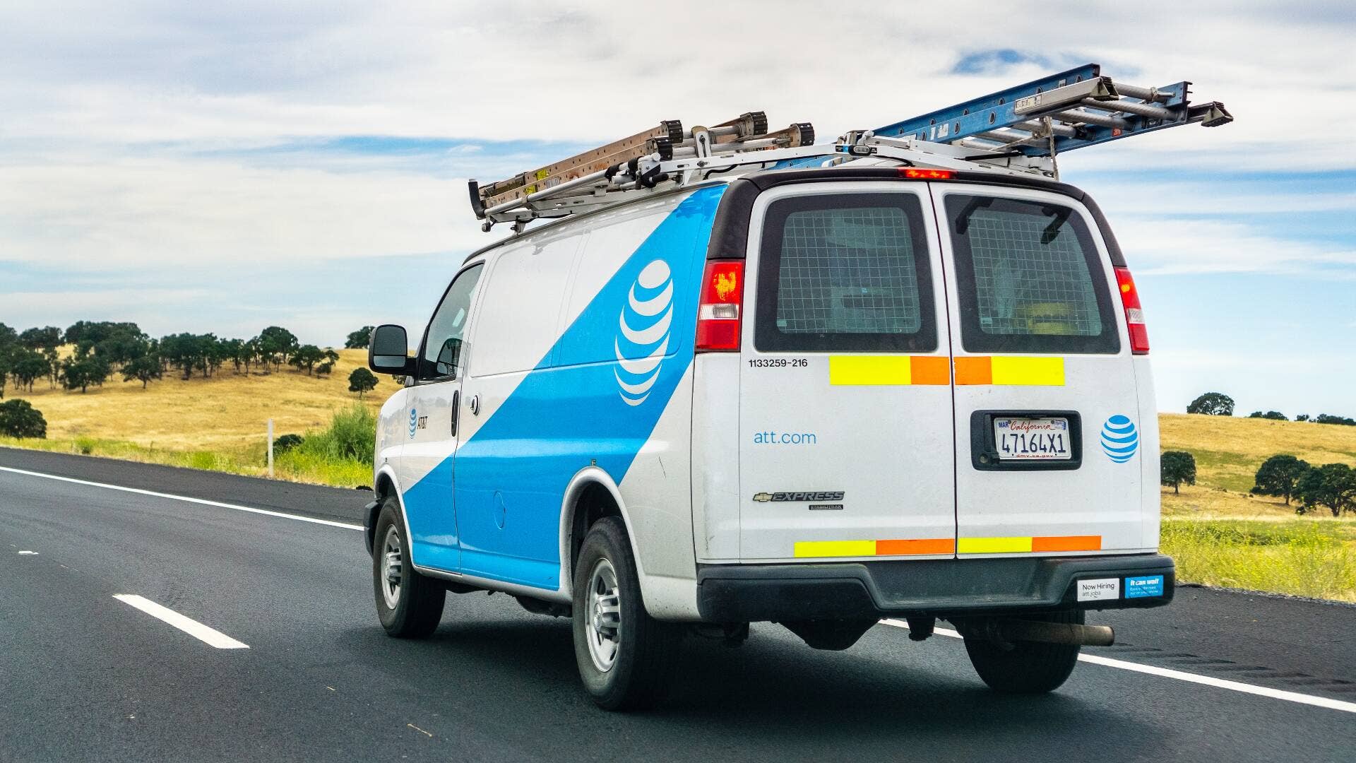 AT&T closes billion-dollar acquisition to win back customers - TheStreet