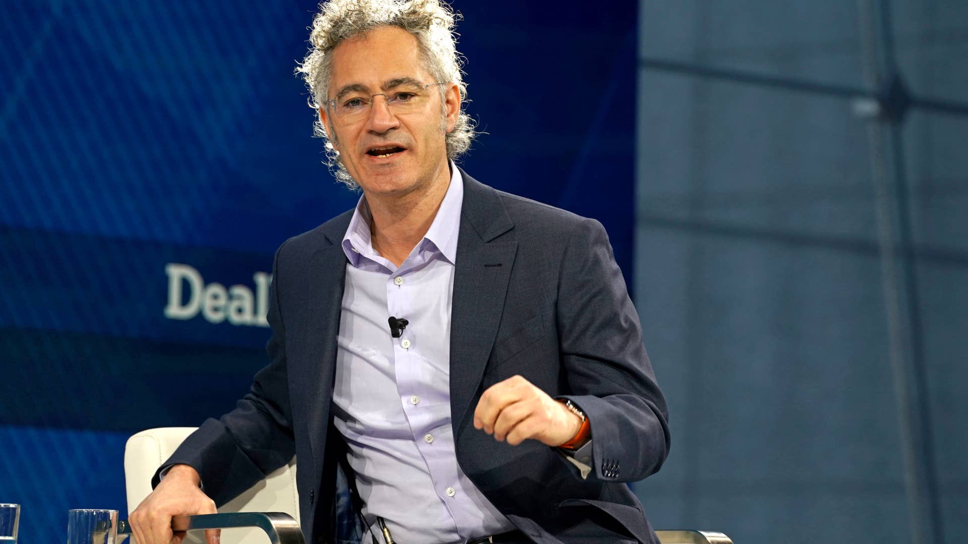 Veteran analyst sounds alarm on Palantir stock after Venezuela raid ...