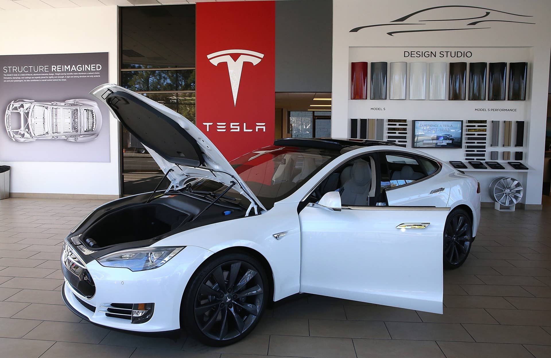 Top-rated analyst drops curt 8-word take on Tesla stock - TheStreet