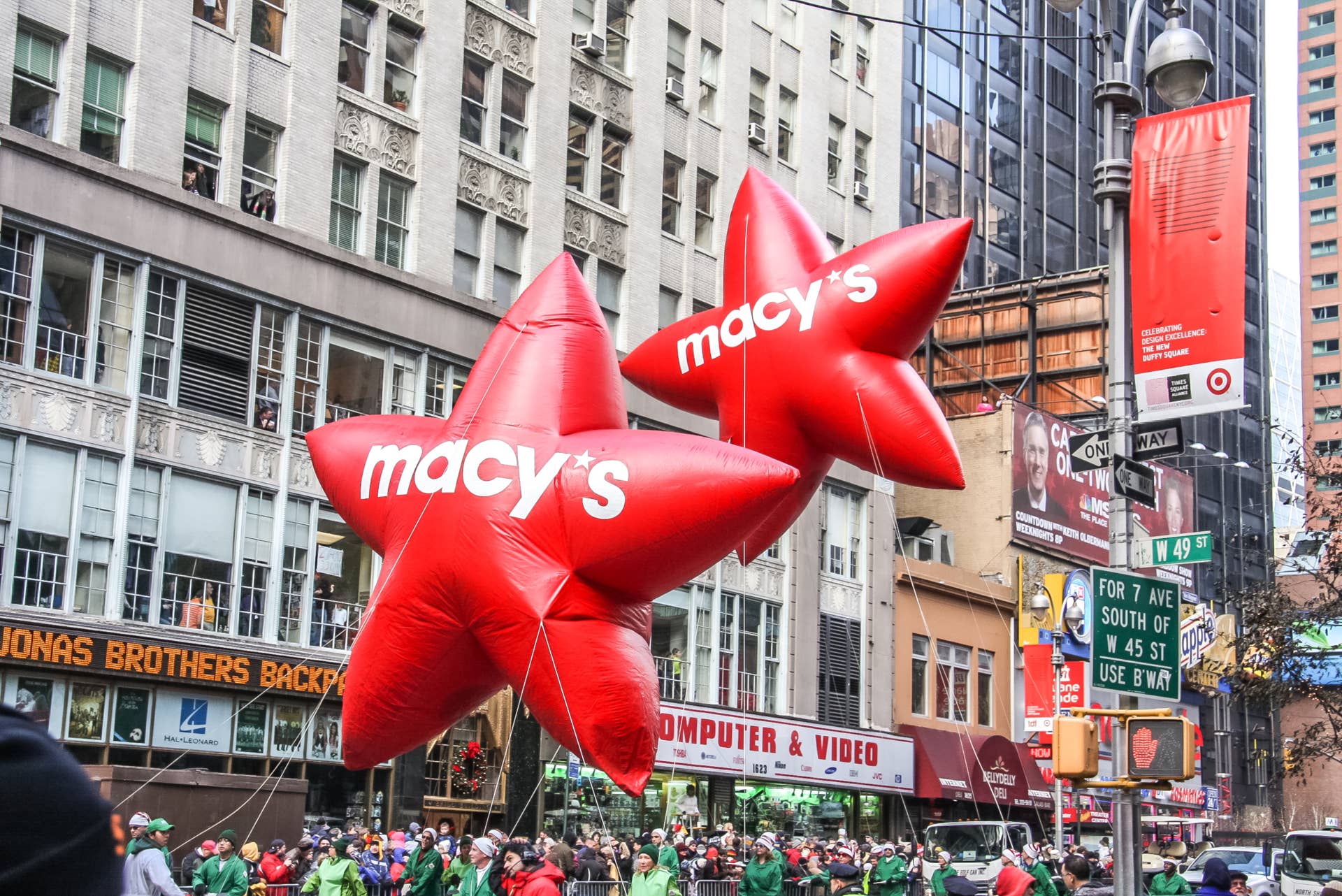 Macy's is selling a $100 winter-themed comforter set for $33 - TheStreet