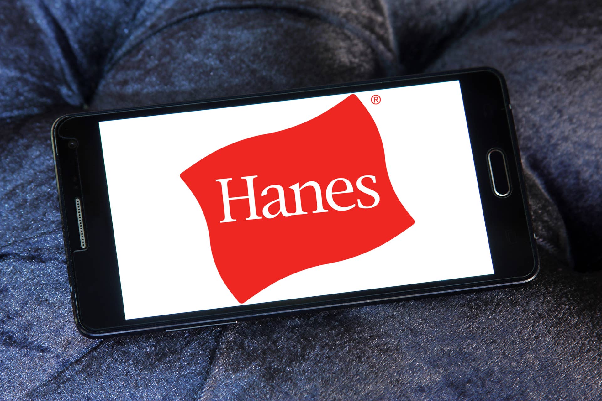 Hanes fleece hoodie that comes in 30 colors is only $8 at Amazon