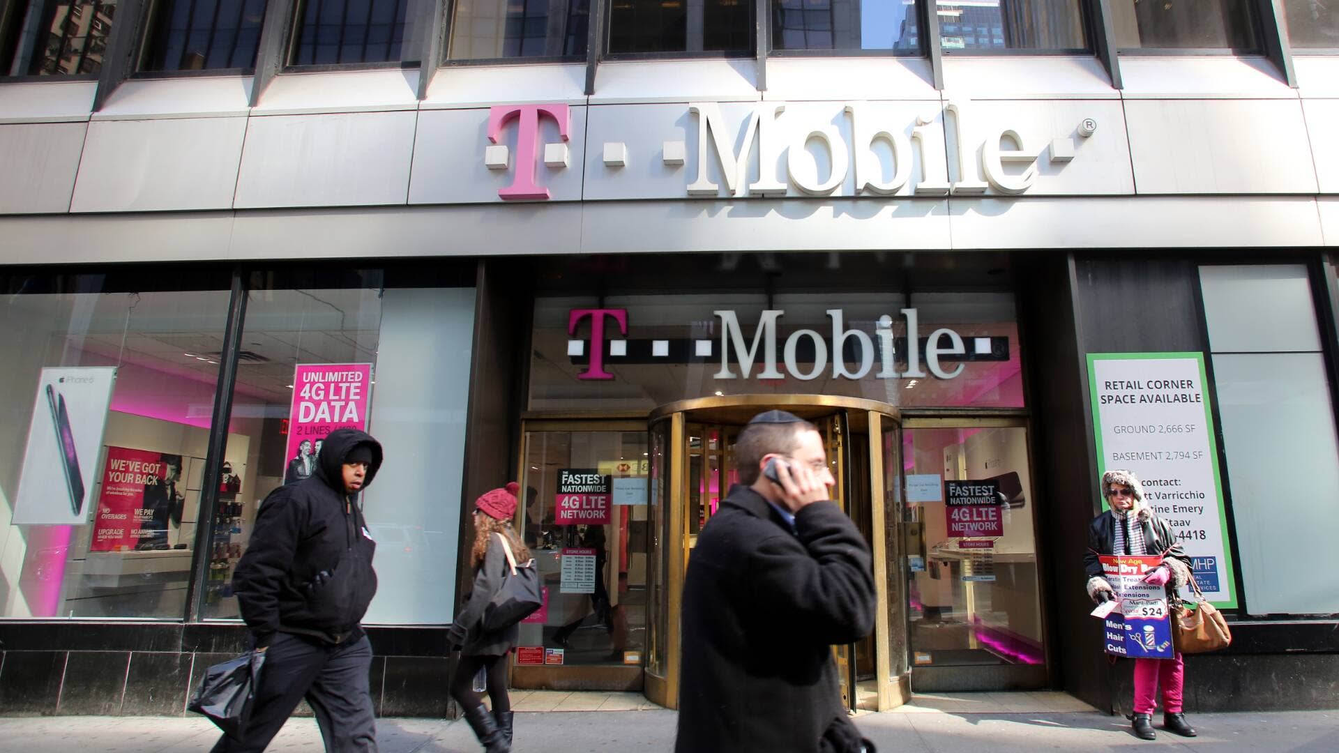 تكشف مذكرة T-Mobile المسربة عن تغيير مثير للجدل للعملاء