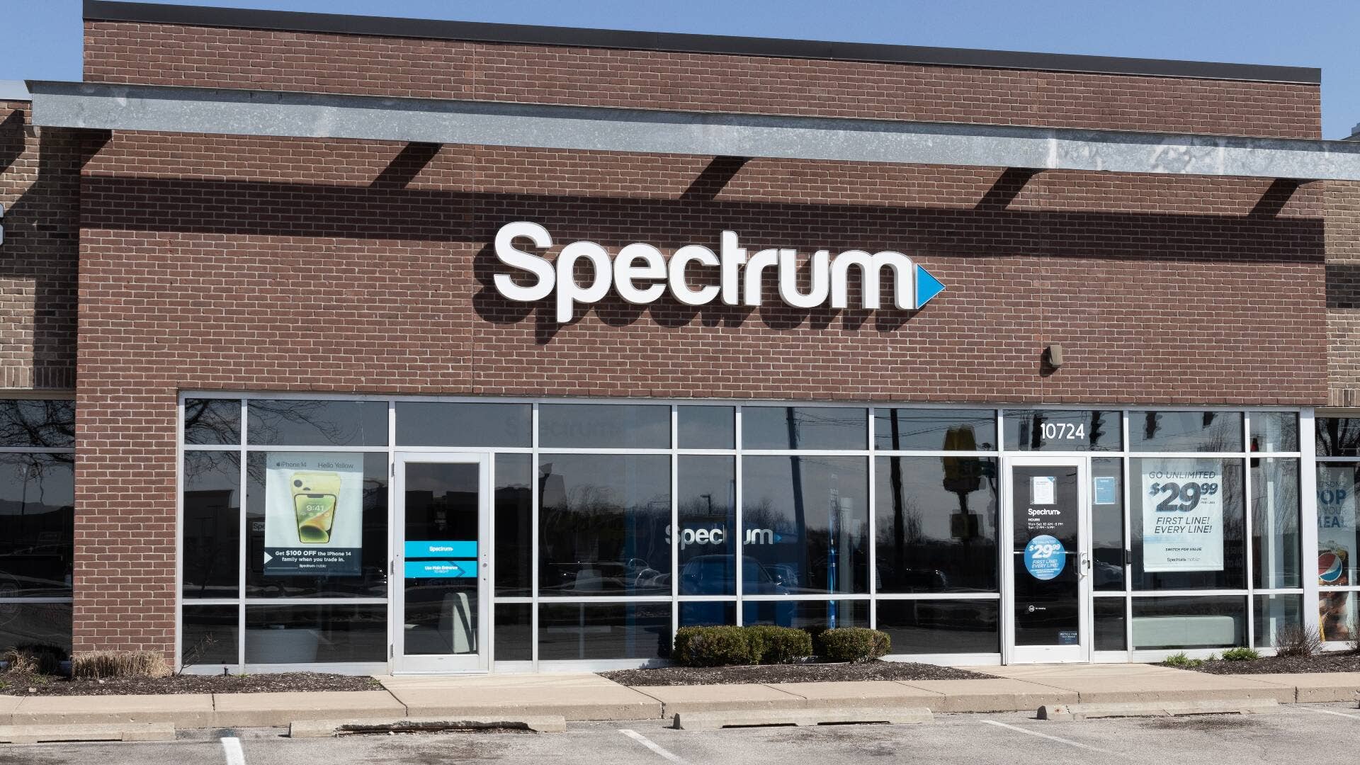 Spectrum revamps internet service as customers exit - TheStreet