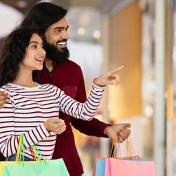 Closing 350 stores didn't save this iconic mall chain from itself