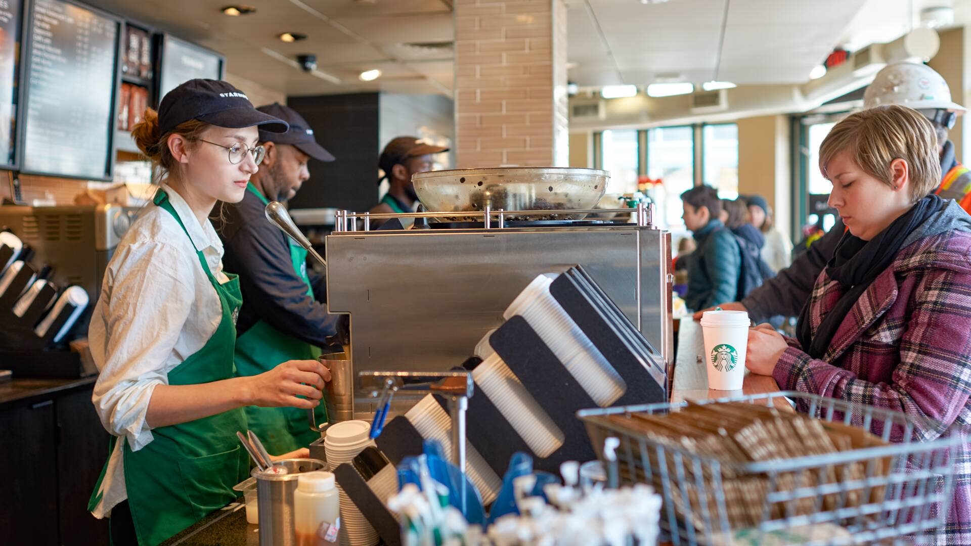 Starbucks overhauls rewards program, adds new customer perks - TheStreet