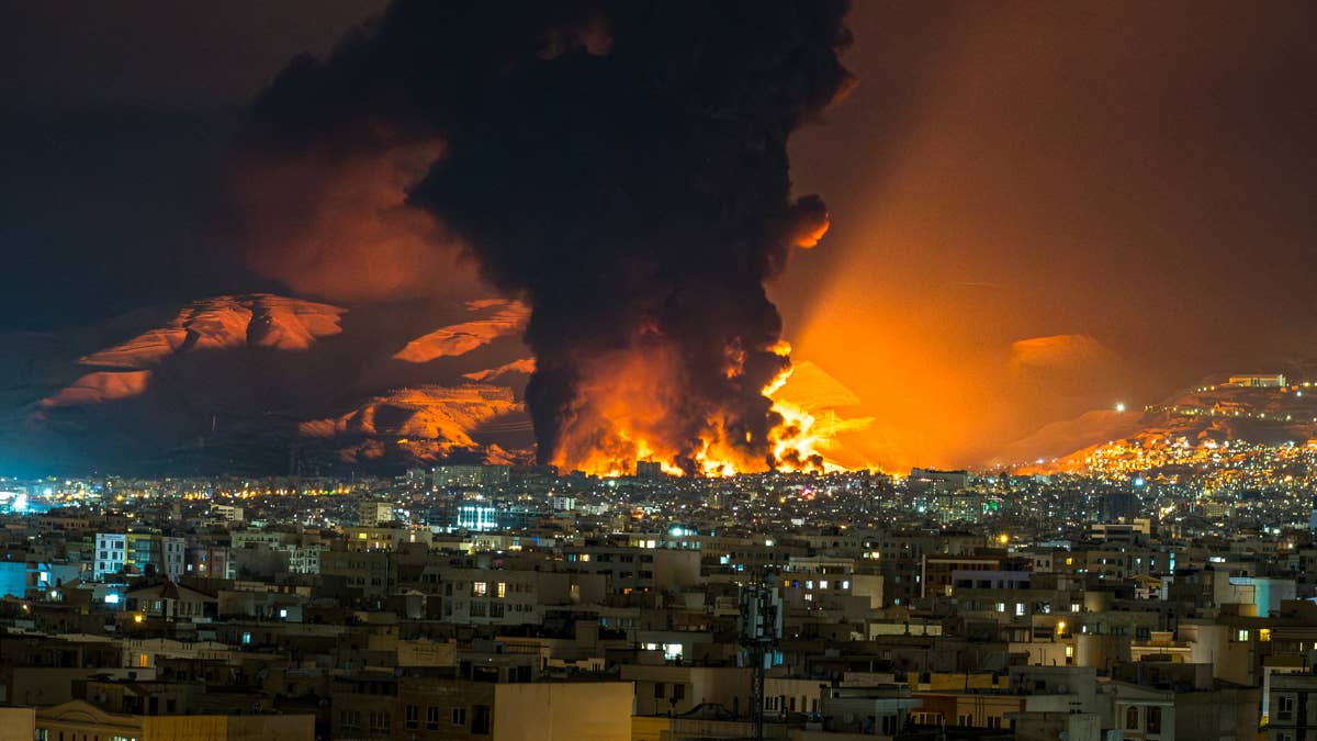 Wall Street ignores rising inflation, falling consumer confidence - thestreet.com