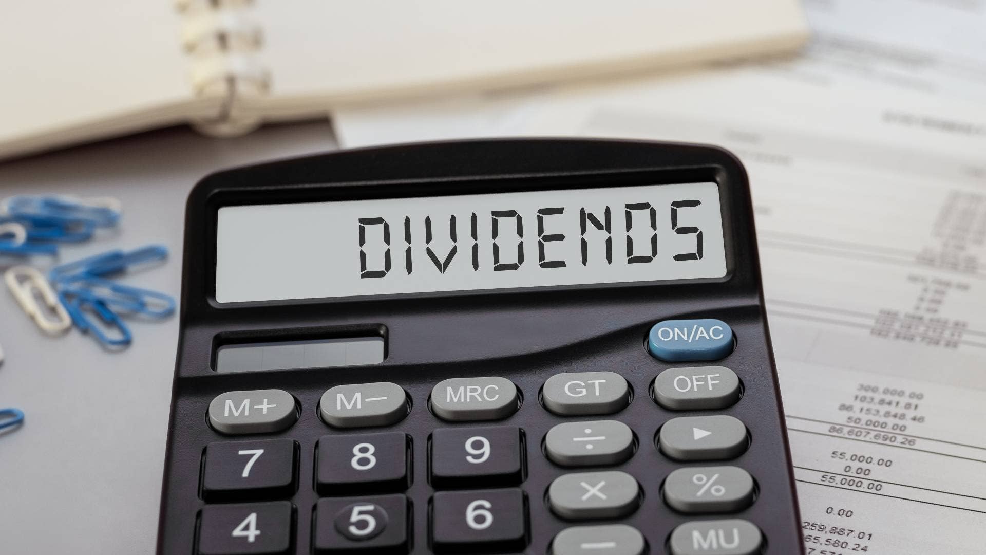 2 undervalued dividend stocks with growing payouts in 2026