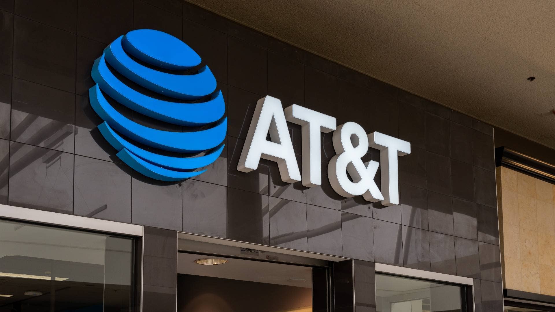 AT&T Inc. (T) Stock Price, News & Historical Data - TheStreet