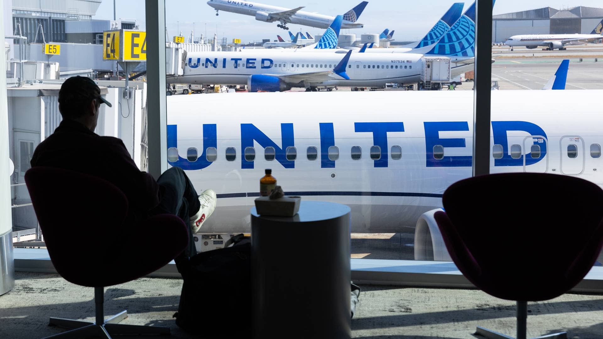 United Airlines braces travelers for a fare storm
