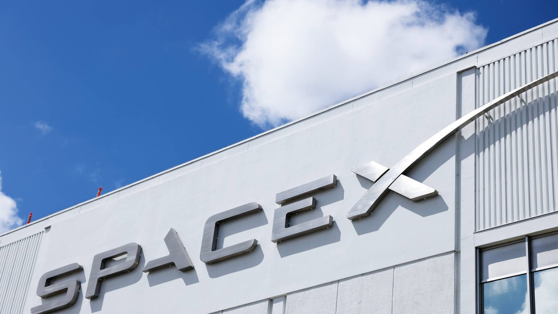 https://www.thestreet.com/.image/NDA6MDAwMDAwMDAyOTMzMTY0/spacex-05-04-26.jpg?profile=share16-9