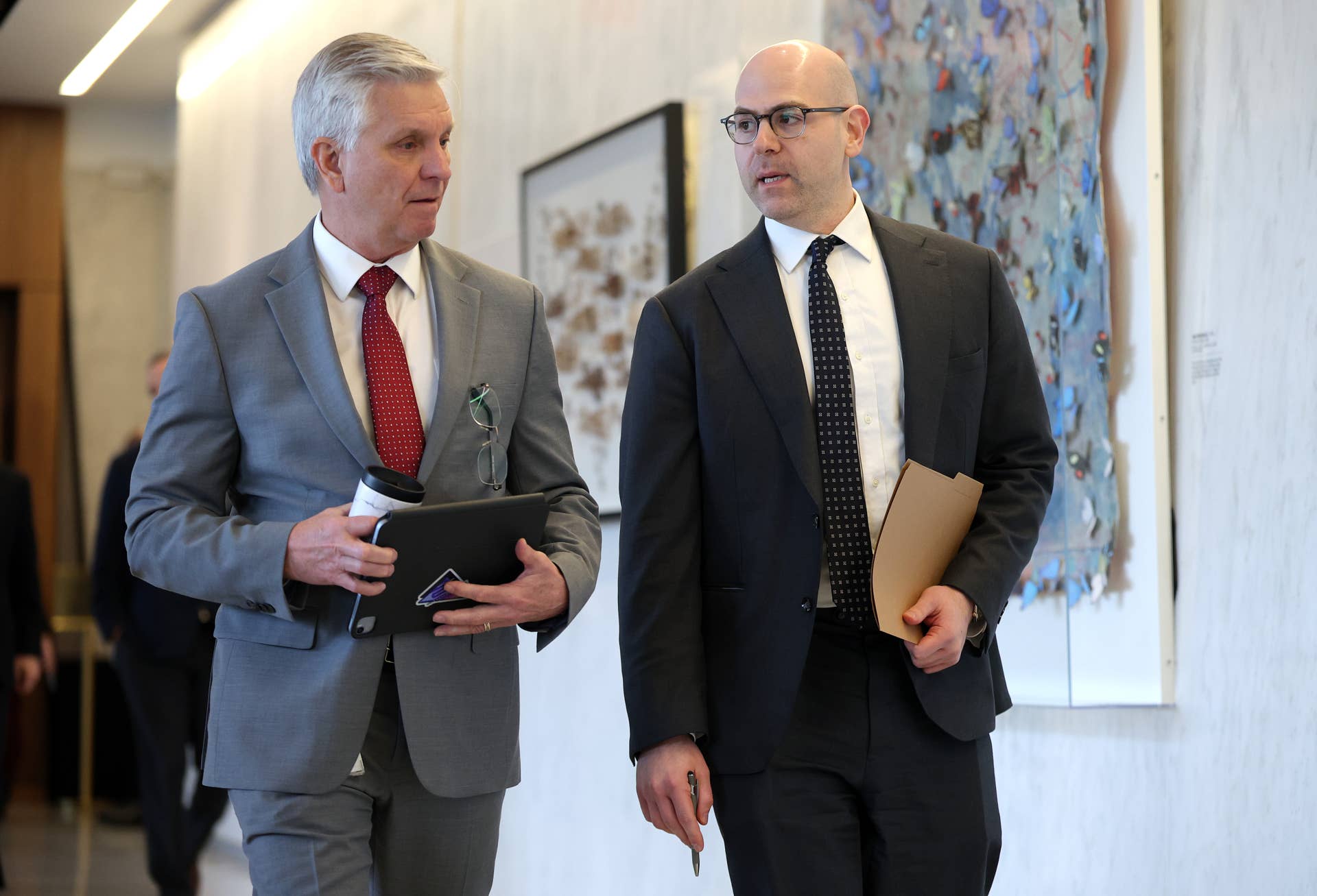 Top Fed officials rethink rate cuts as peace talks begin