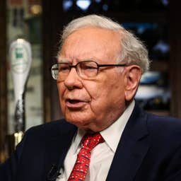 Warren Buffett dumped 77% of Amazon to buy surging media stock