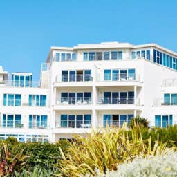 A hotel wants you to come so badly, it will pay for your gas