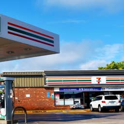 7-Eleven quietly takes over a 1,300-store convenience chain