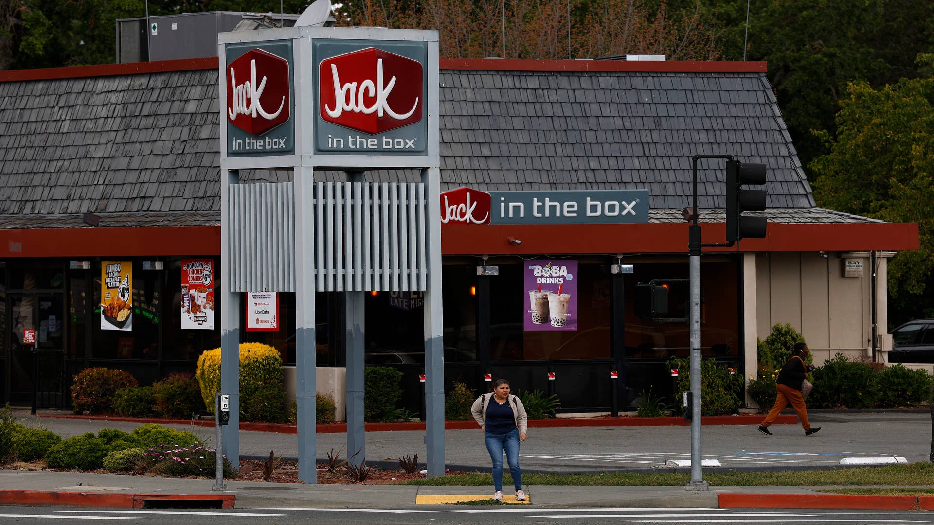 75-year-old fast-food chain sues over dozens of store closures - TheStreet
