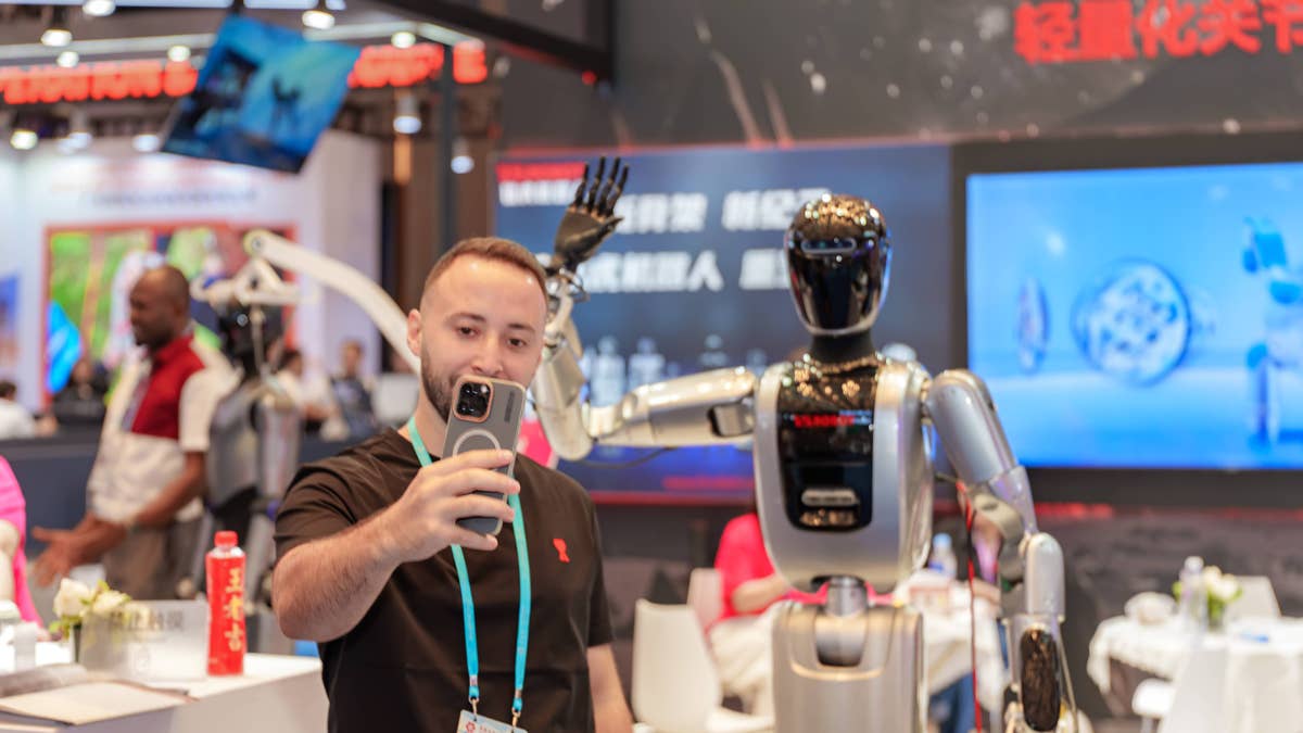 Apple gets a stunning boost as smartphone rivals stumble