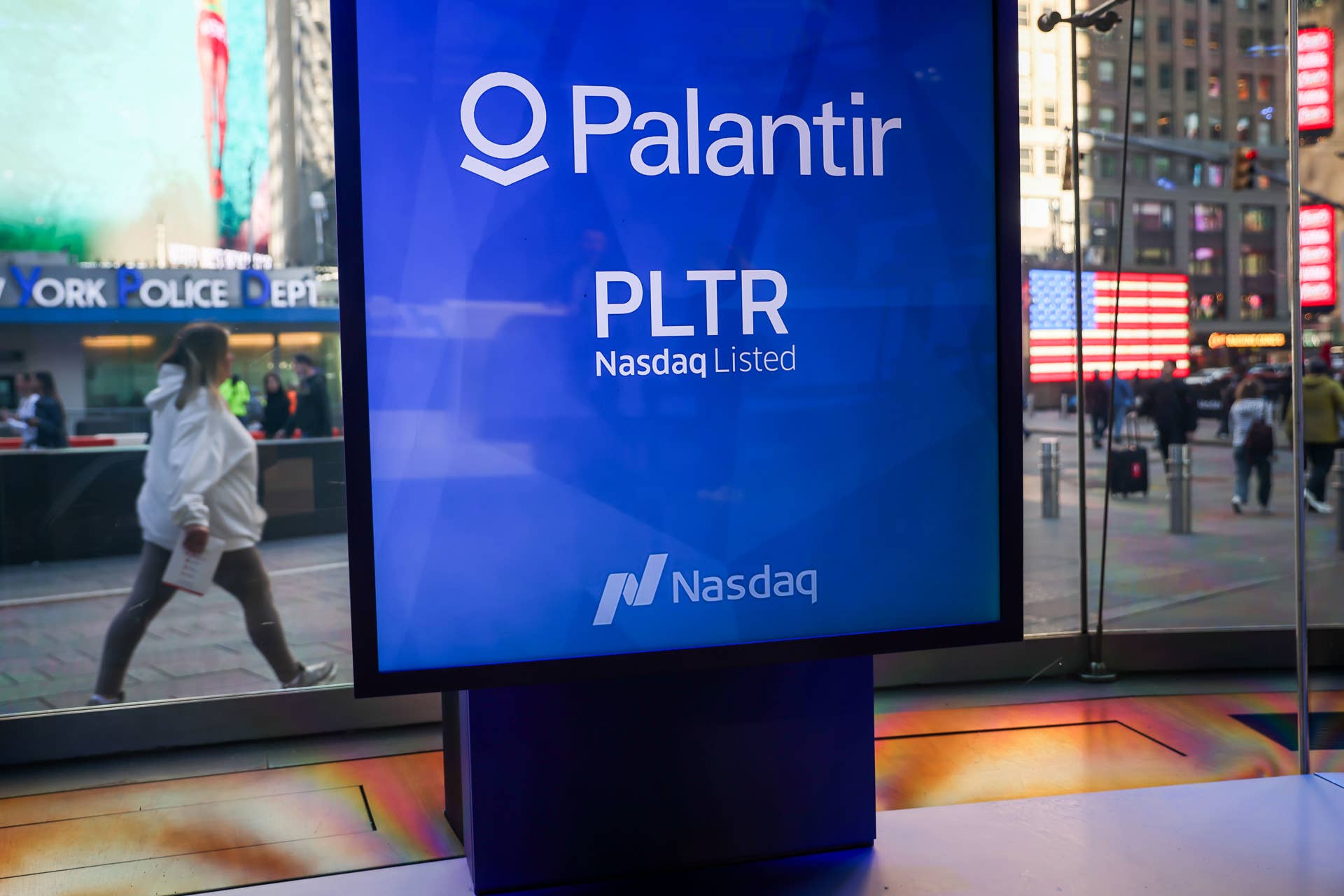 Palantir stock is cheaper than Alphabet on this valuation metric | PLTR ...