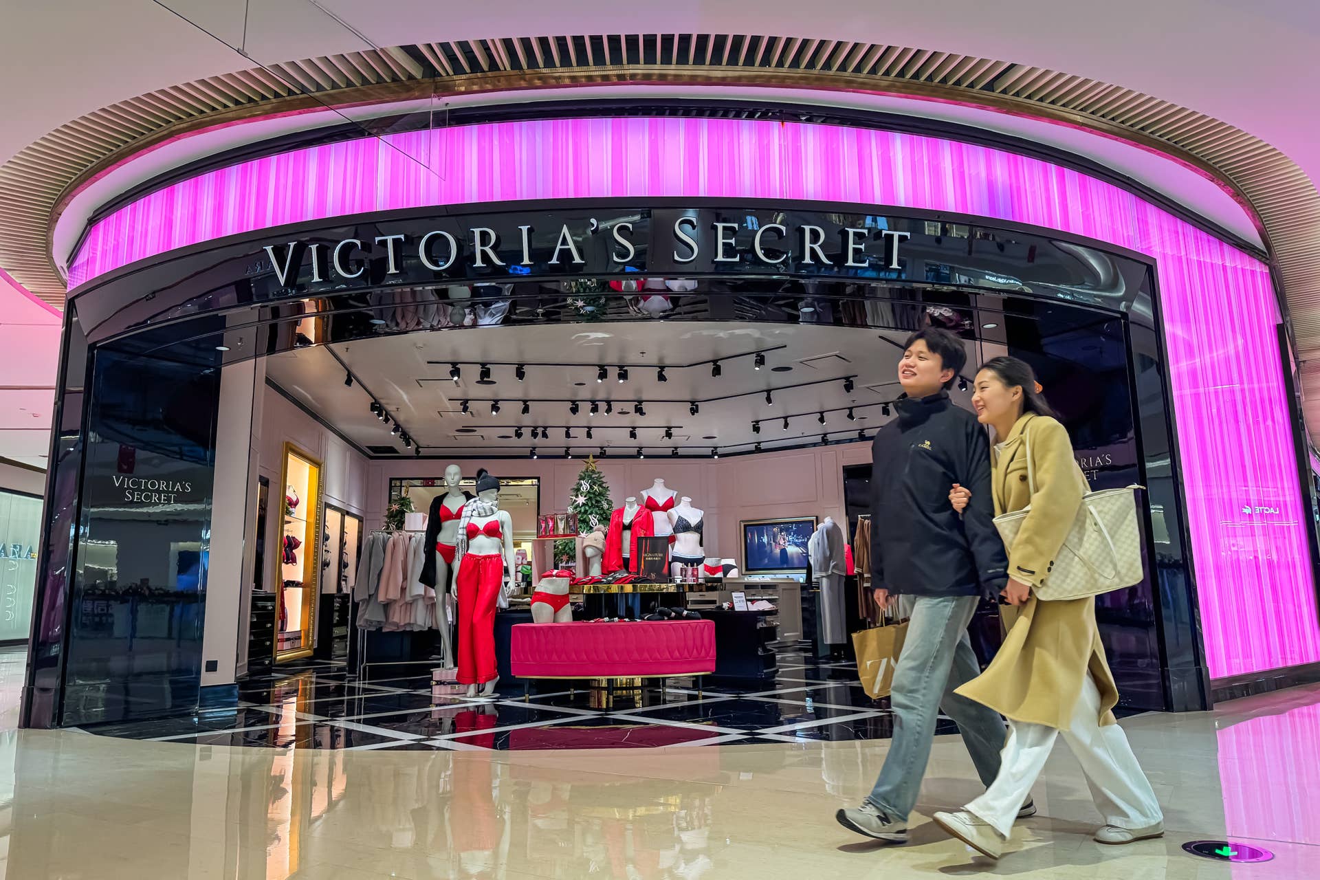 Victoria's Secret eyes Bath & Body Works turf with fragrance push