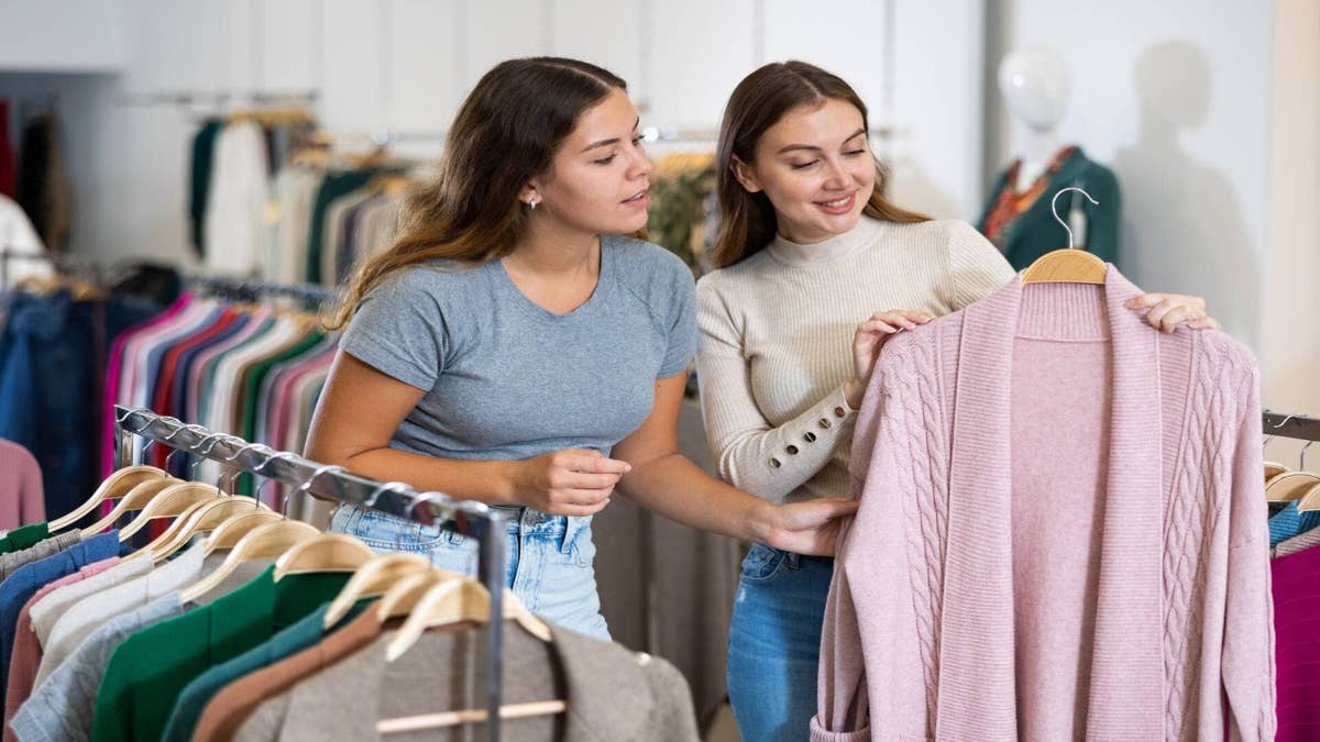 Largest specialty clothing chain closes stores, sales plan flops - thestreet.com