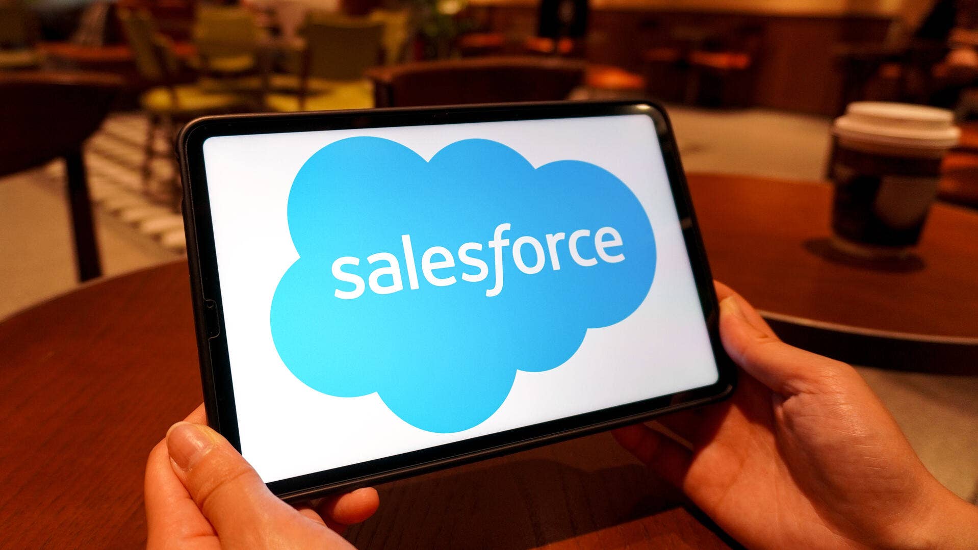 تواجه Salesforce اختبارًا حيويًا لـ Agentforce في الأرباح القادمة