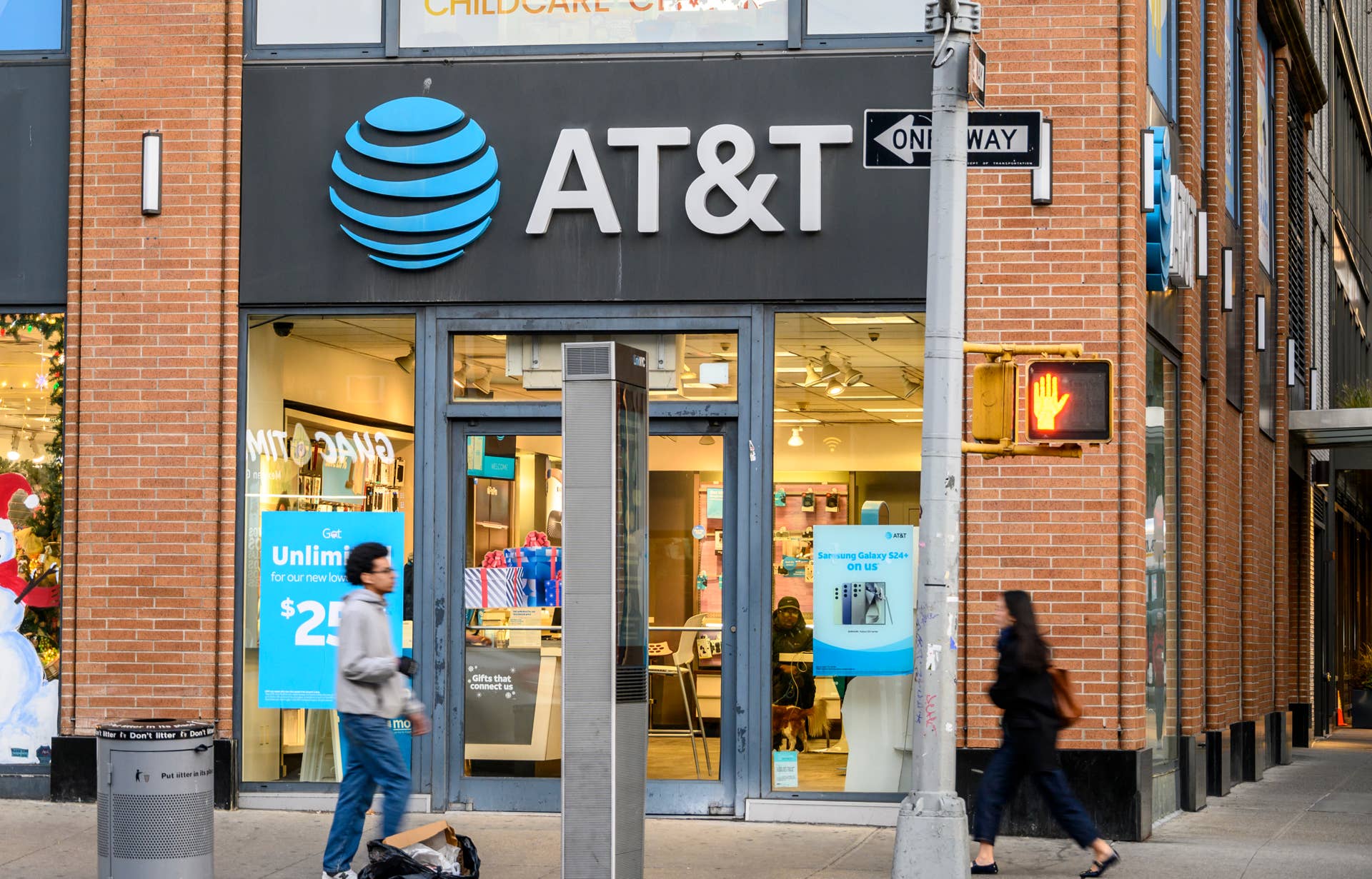 AT&T rolls out new phone plan to keep customers from leaving - TheStreet