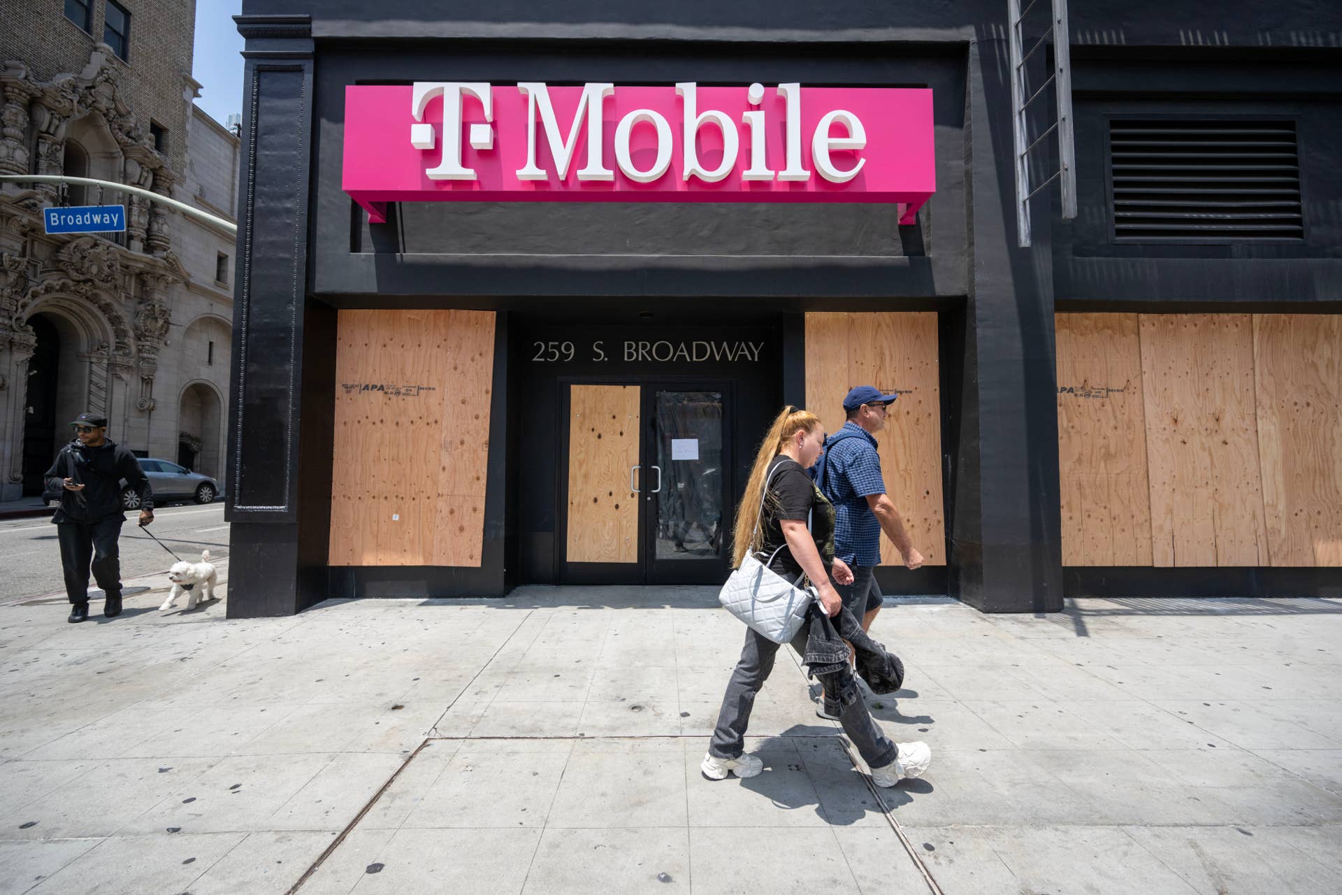تُجري T-Mobile بهدوء تغييرات كبيرة في المتجر بعد تسريح العمال