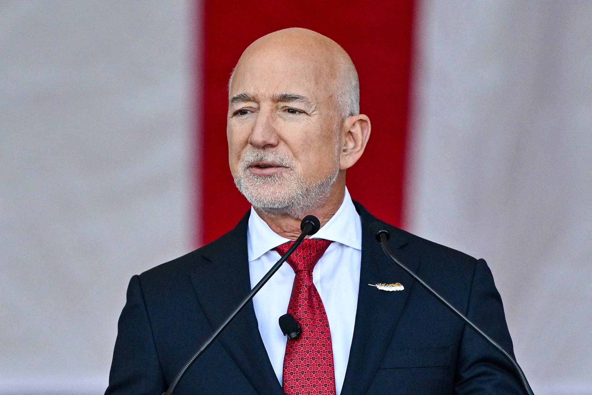 Jeff Bezos sends a strong message to Al-worried US workers