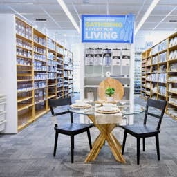 After bankruptcy shutdown, big retail name makes brick-and-mortar comeback