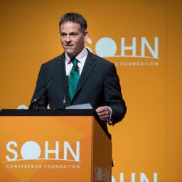 Billionaire David Einhorn turns bullish on major mall retail stock